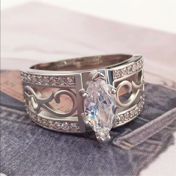 Size 6 White Gold Filled Wedding Ring - Picture 6 of 6